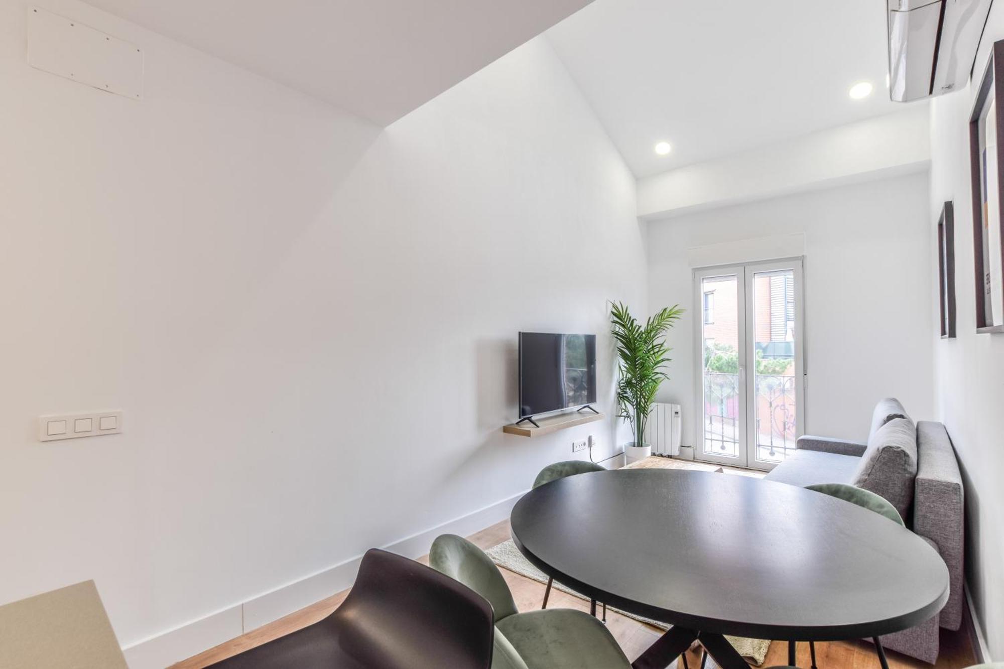Apartamentos Reformados En Metro Pacifico Alquiler Temporal Madrid Luaran gambar