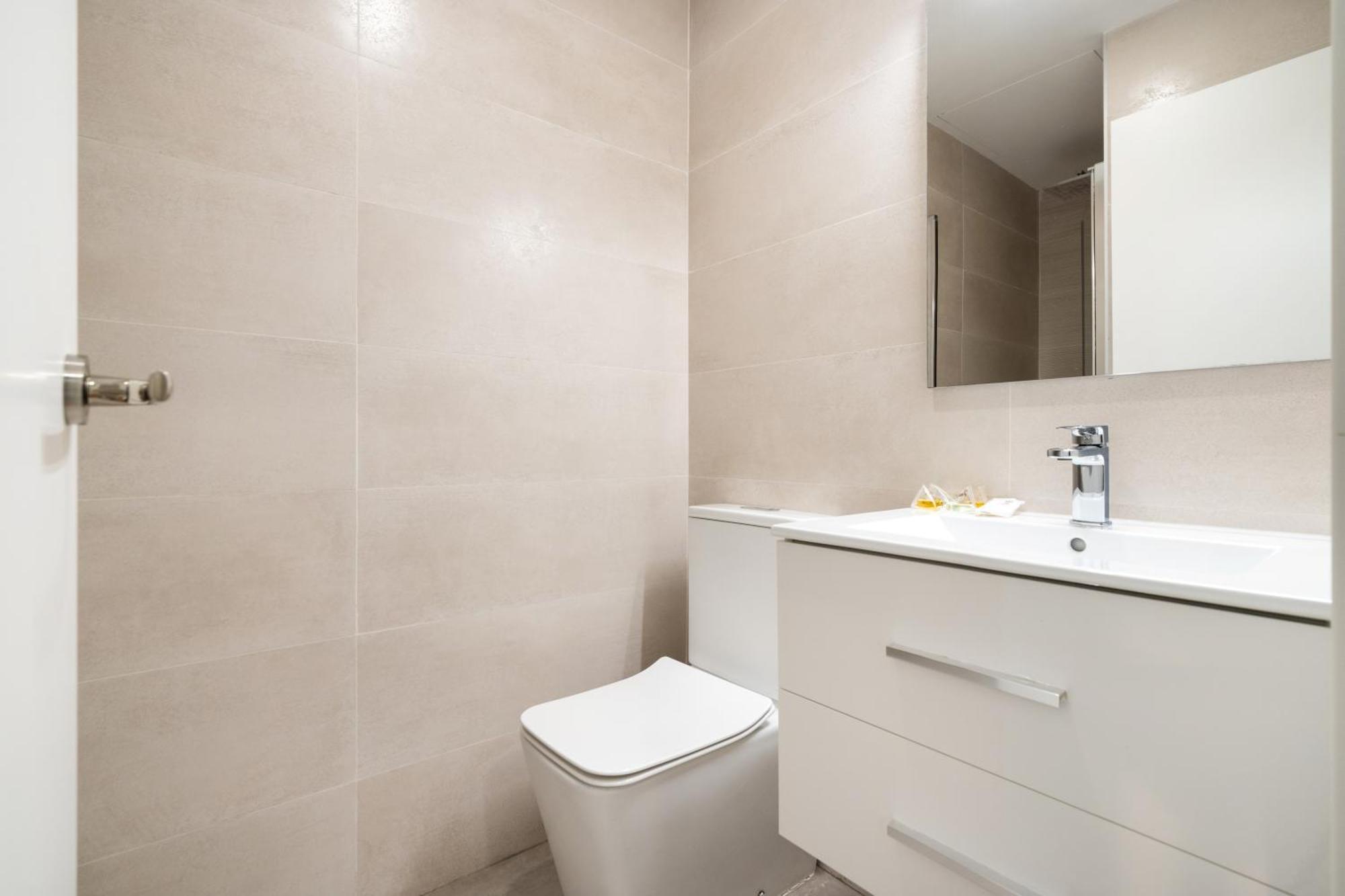 Apartamentos Reformados En Metro Pacifico Alquiler Temporal Madrid Luaran gambar