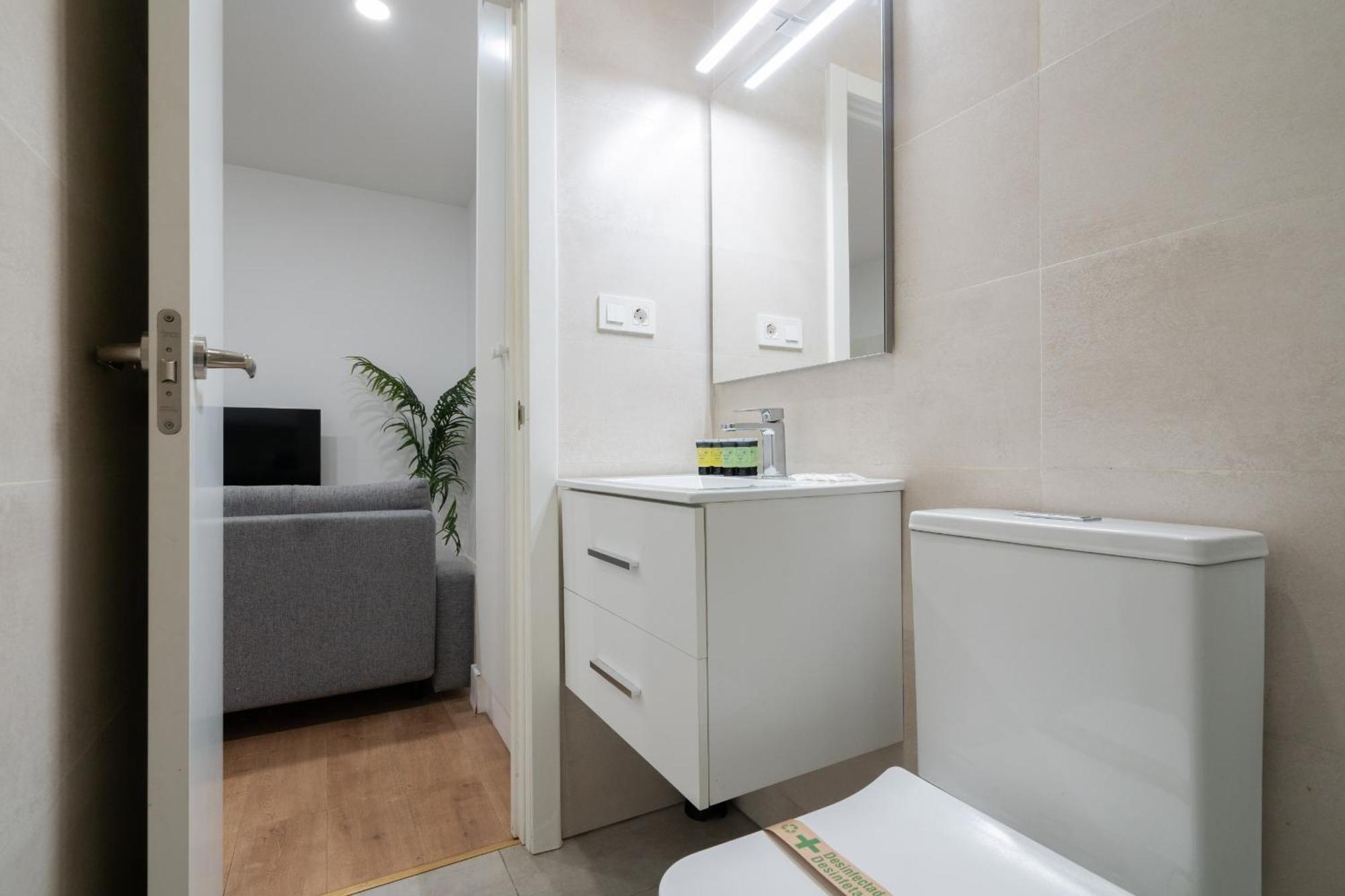 Apartamentos Reformados En Metro Pacifico Alquiler Temporal Madrid Luaran gambar